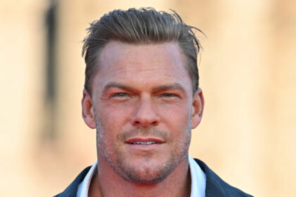 alan ritchson größe