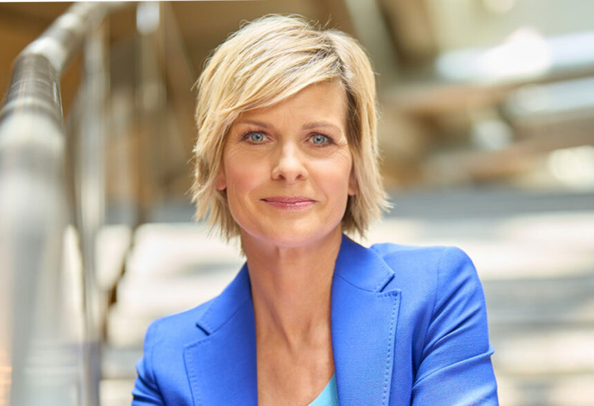 ella anouk hahlweg